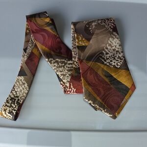 (J28) Elegant Multicolor Geometric Tie